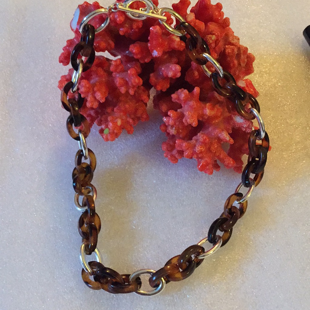 Chaps Turtles Lucite Necklace 48$